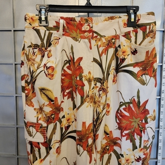 Chico's size 1 (8-10) ankle cream color with floral pants. Has matching belt. - Picture 12 of 15